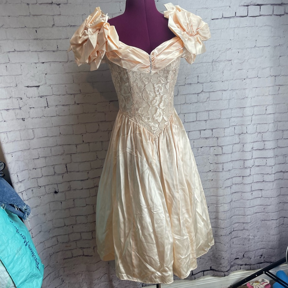 Zum Zum 80’s 90’s vintage prom dress pale peach color 
Size 3-4